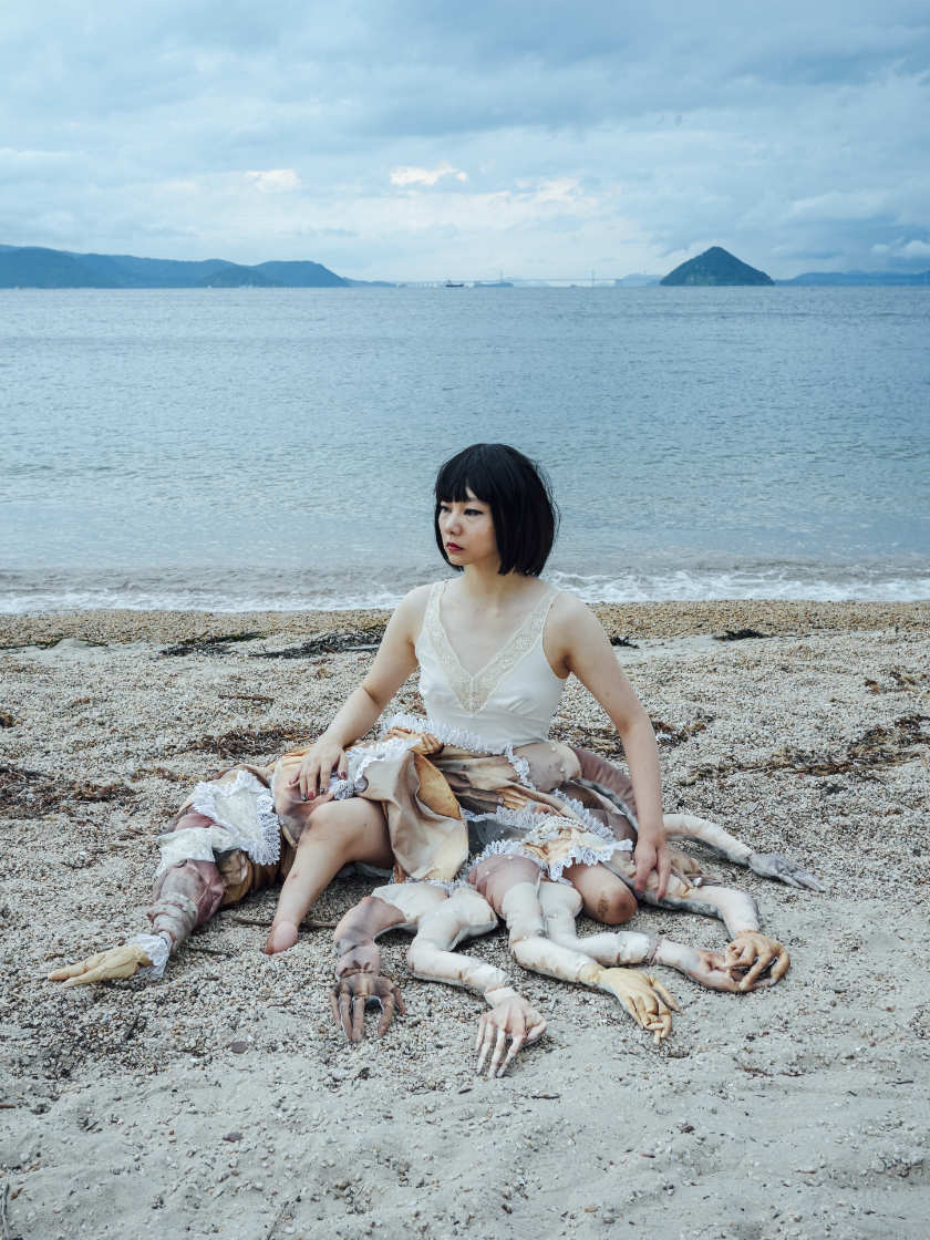Mari Katayama "bystander #016" (2016), Self- Portrait