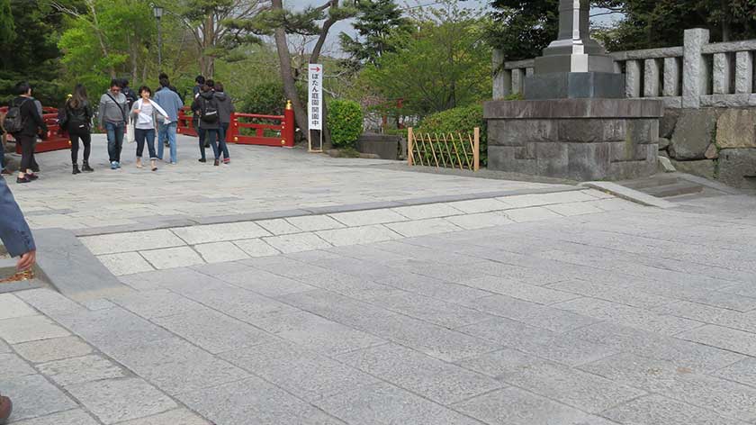 Entrance ramp at Tsurugaoka Hachimangu