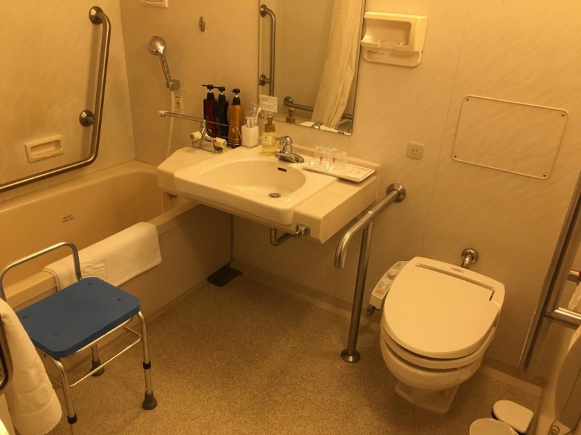 Hotel Sunroute Hiroshima toilet and bath
