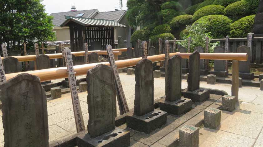 Graves of the 47 Ronin at Sengakuji Temple