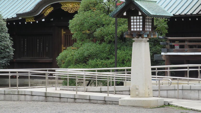 Ramp to main hall of Yasukuni Shrine