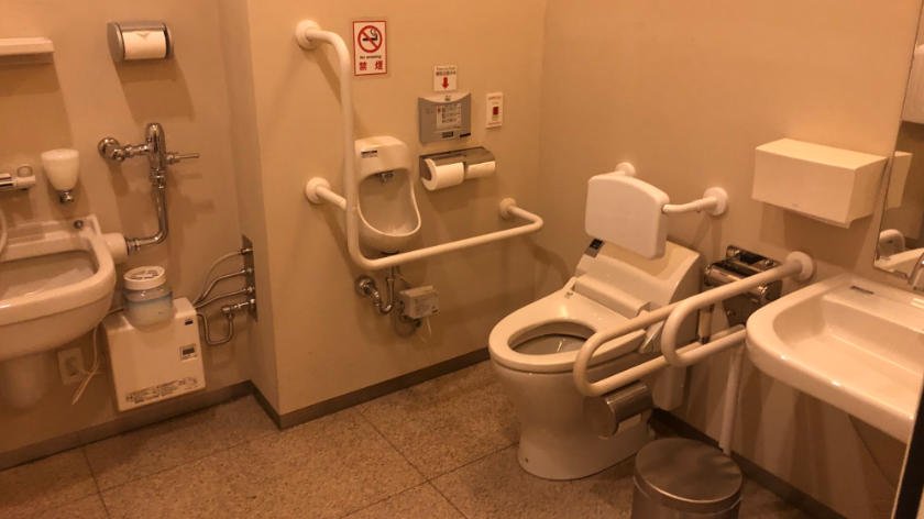 Nezu Museum first floor accessible toilet