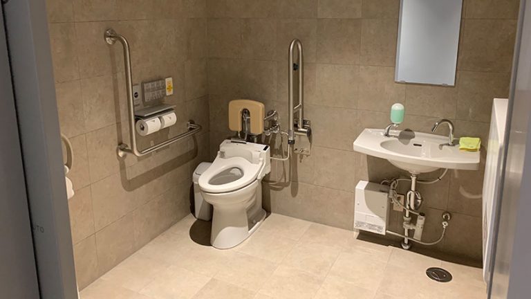 japanese sword museum toilet 768x432