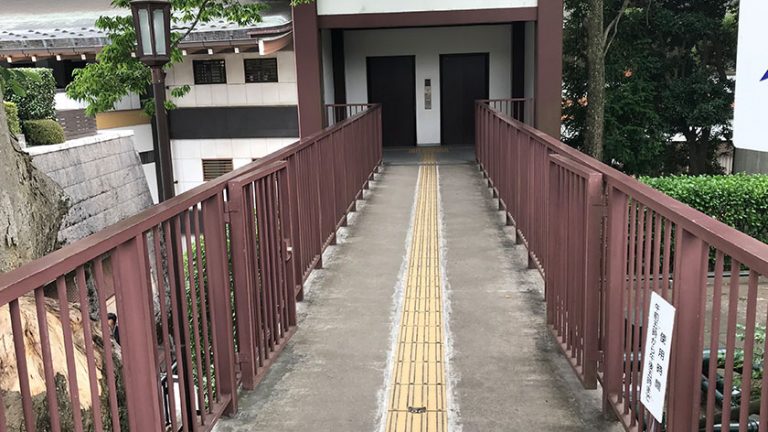 naritasan shinshoji tactile paving 1 768x432