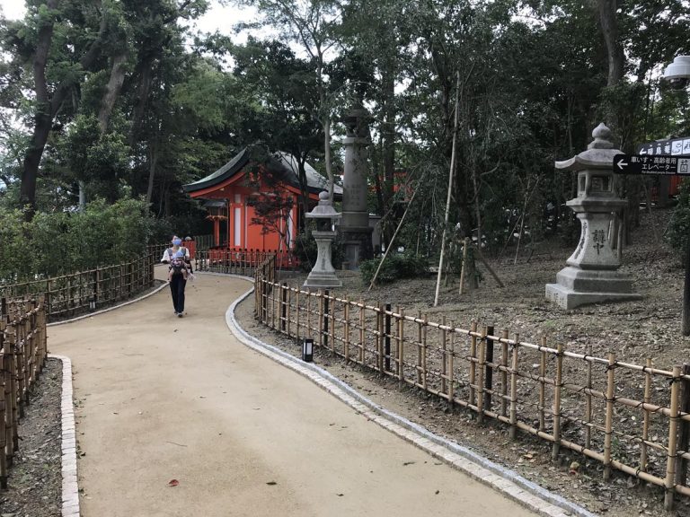 horse shrine path2 768x576