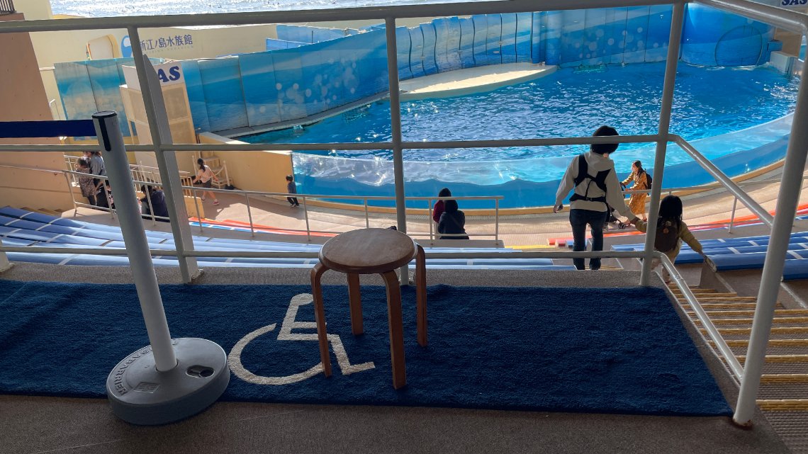 Accessible seating at Enoshima Aquarium