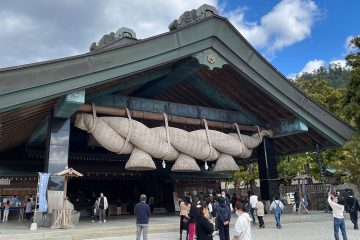 Shrine at Izumo Taisha with famous twisted sacred straw braids