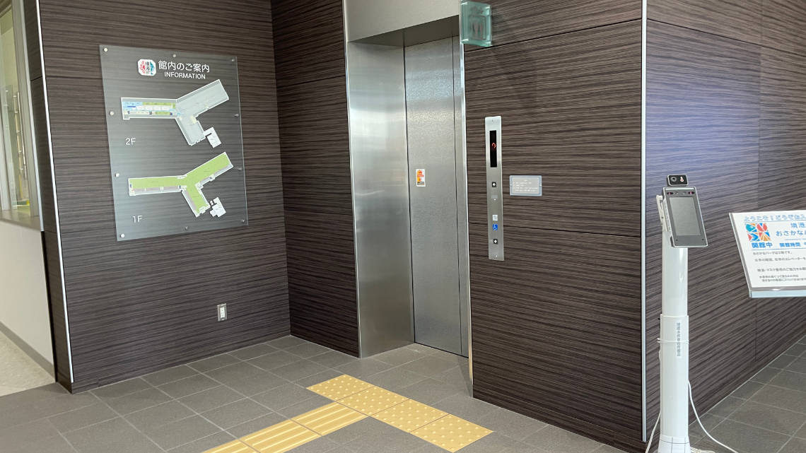 Elevator in auction building