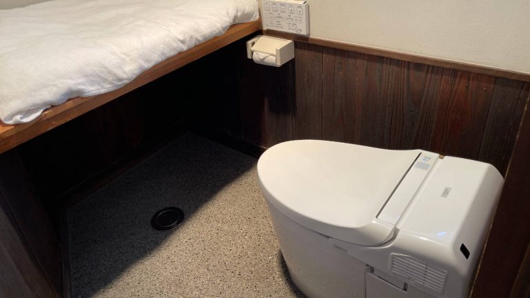 Toilet in Gungendo
