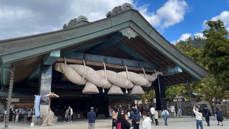 Japan's largest simenawa at Izumo Taisha's Kaguraden
