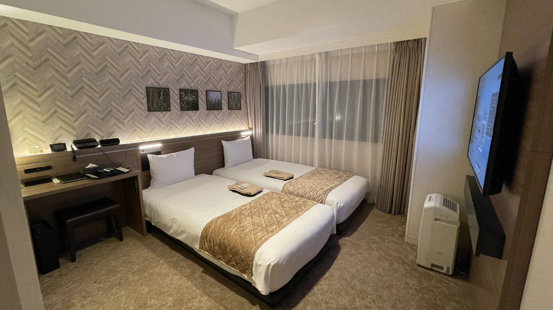 Twin beds with transfer space on one side