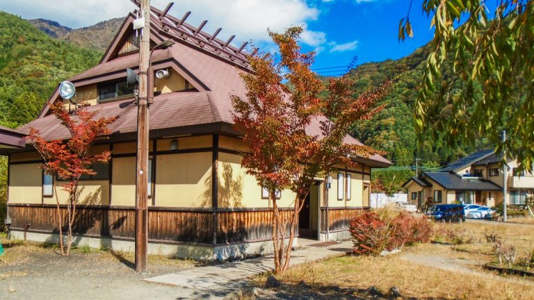 03 Restroom outside Nenba near bus stop 768x432