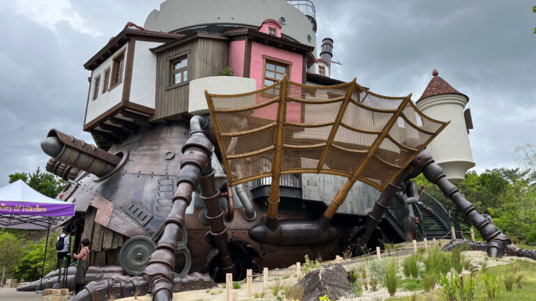 howls moving castle 768x432