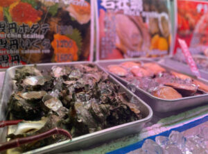 Kyoto Nishiki Market shellfish 300x222