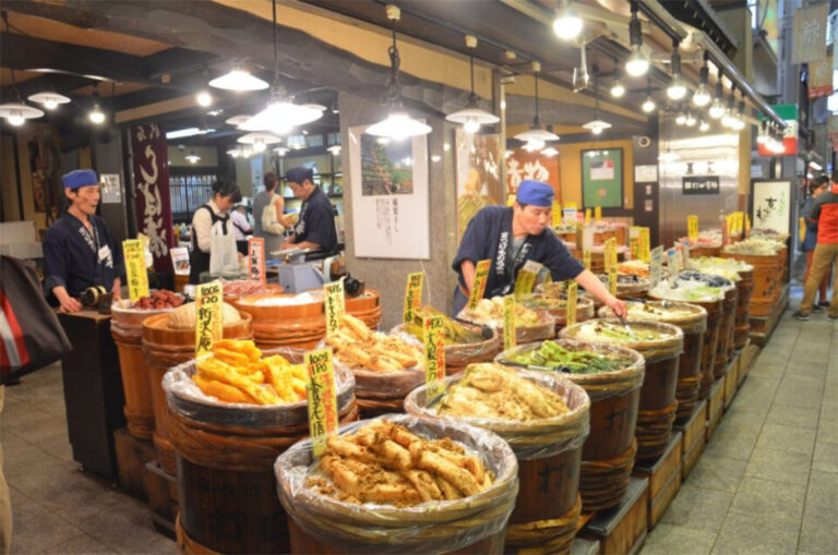 Kyoto Nishiki Market tsukemono1 768x509