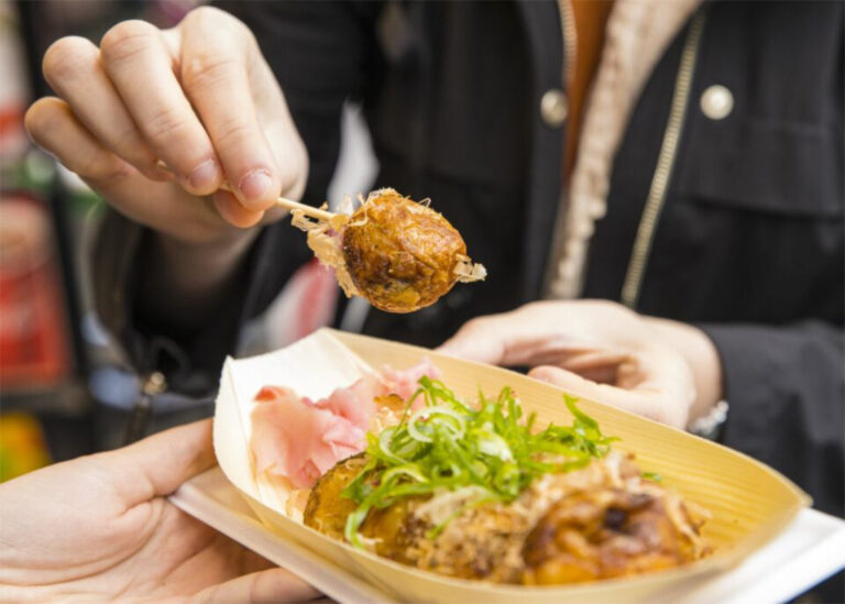 Osaka Shinsekai Street Food tour takoyaki 768x549