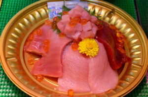 Tsukiji sashimi2 300x197