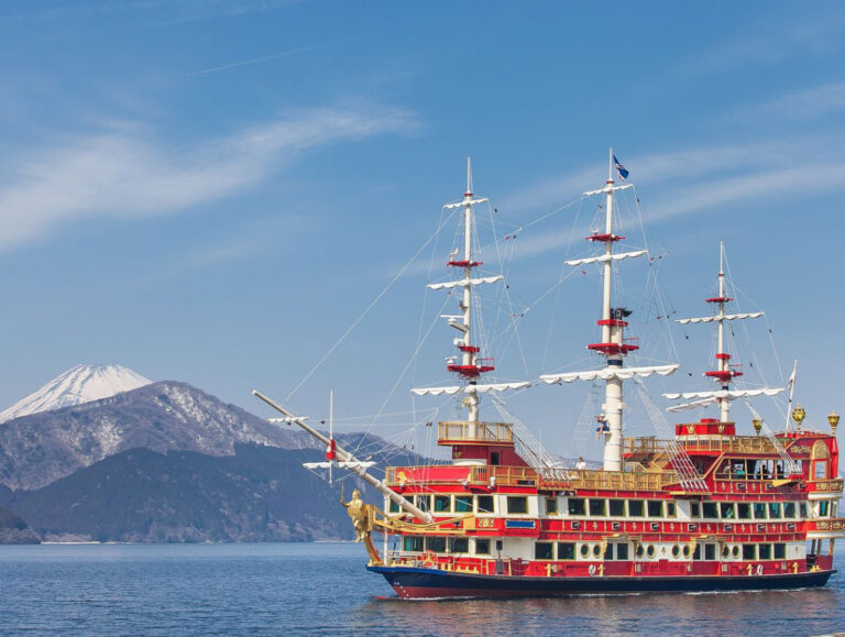 hakone boat 768x579